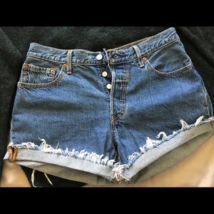 Levi’s Cutoff Shorts W28